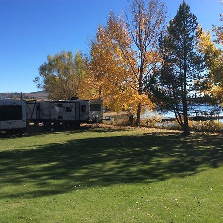 Robert'S Roost Rv Park Resort Кунел Екстериор снимка