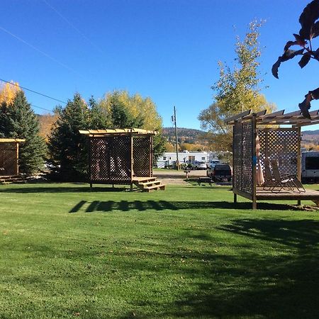 Robert'S Roost Rv Park Resort Кунел Екстериор снимка