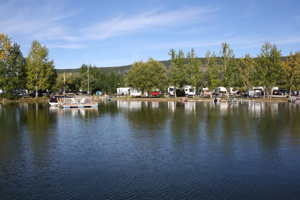 Robert'S Roost Rv Park Resort Кунел Екстериор снимка