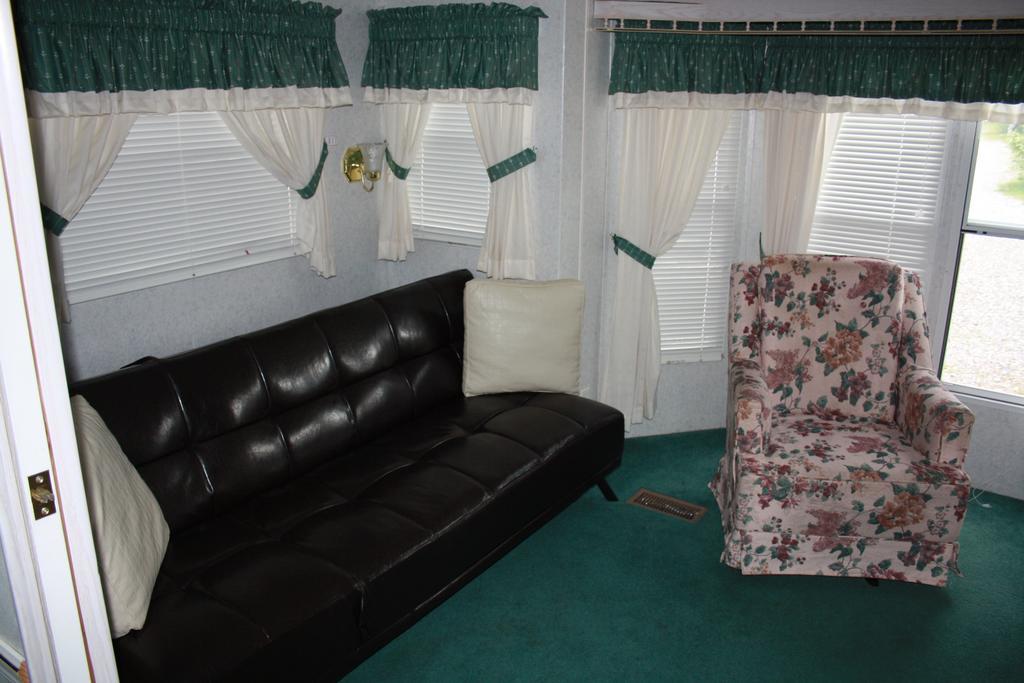 Robert'S Roost Rv Park Resort Кунел Екстериор снимка