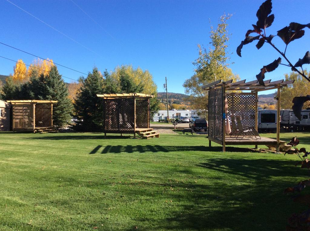 Robert'S Roost Rv Park Resort Кунел Екстериор снимка