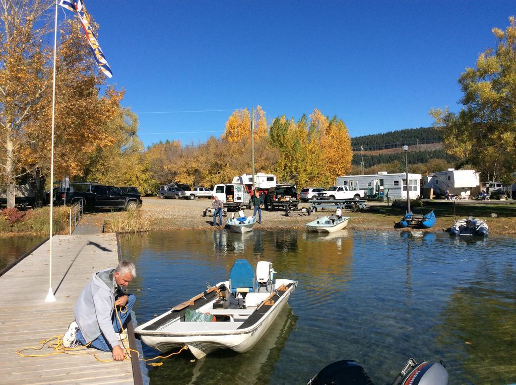 Robert'S Roost Rv Park Resort Кунел Екстериор снимка
