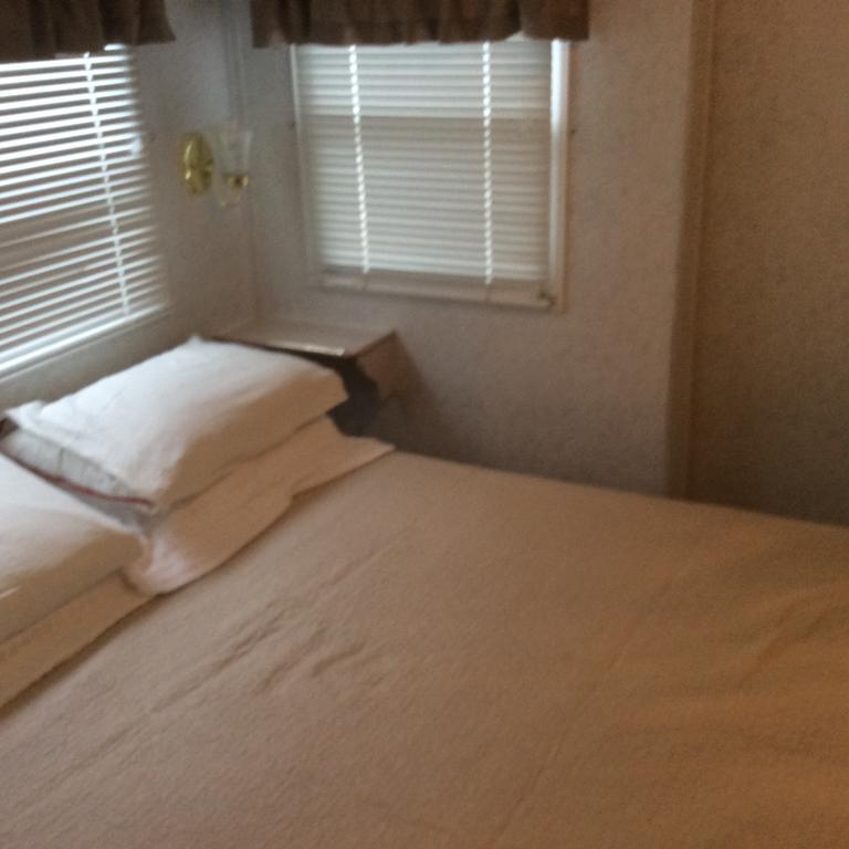 Robert'S Roost Rv Park Resort Кунел Екстериор снимка