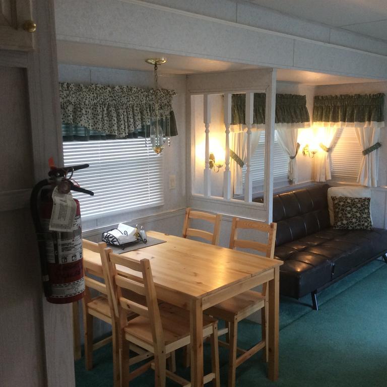 Robert'S Roost Rv Park Resort Кунел Екстериор снимка