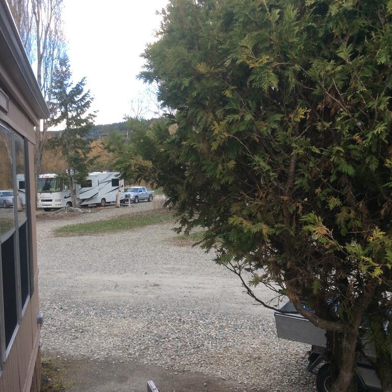 Robert'S Roost Rv Park Resort Кунел Екстериор снимка