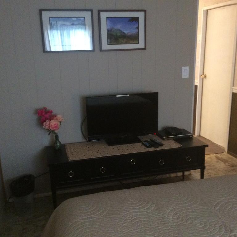 Robert'S Roost Rv Park Resort Кунел Екстериор снимка