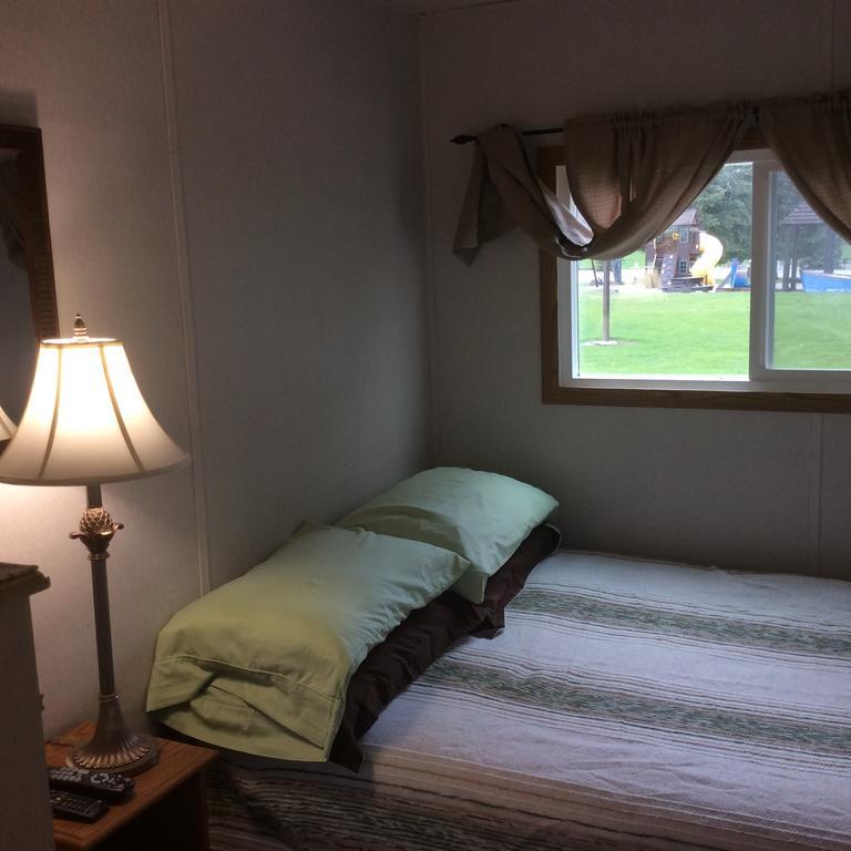Robert'S Roost Rv Park Resort Кунел Екстериор снимка